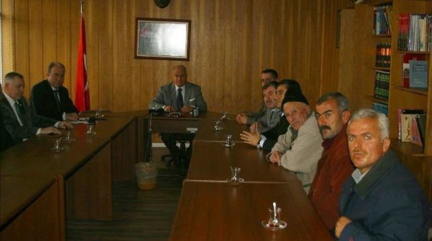 Sel&ccedil;uk Kaymakamı Boyacı, Aralarında Husumet Olan İki Aileyi Barıştırdı