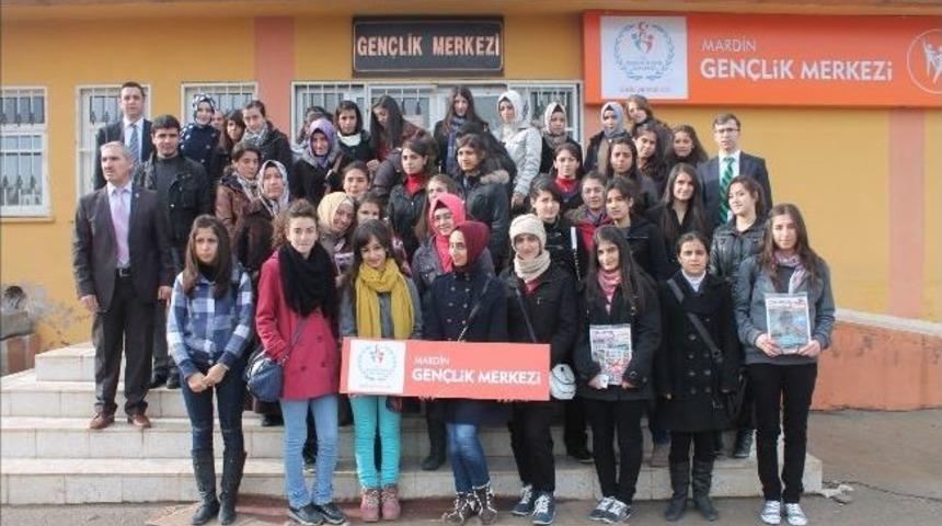 'y&uuml;z G&uuml;ler Y&uuml;z' Projesine Katılan Gen&ccedil;ler İstanbul&rsquo;a Gitti