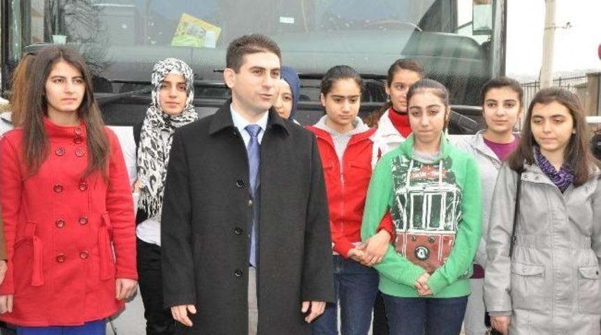 'y&uuml;z G&uuml;ler Y&uuml;z' Projesi Kapsamında 50 &Ouml;ğrenci İstanbul&rsquo;a G&ouml;nderildi