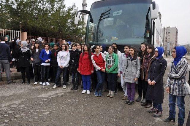 'yüz Güler Yüz' Projesi Kapsamında 50 Öğrenci İstanbul’a Gönderildi