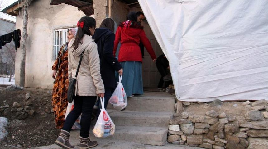 &Ccedil;ocuk Evleri Sakinleri, Har&ccedil;lıklarını Ihtiya&ccedil; Sahipleri I&ccedil;in Biriktiriyor