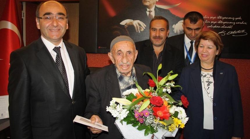 104 Yaşındaki SGK Emeklisi, Eşinin Mezarını Yaptıramadan &Ouml;ld&uuml;