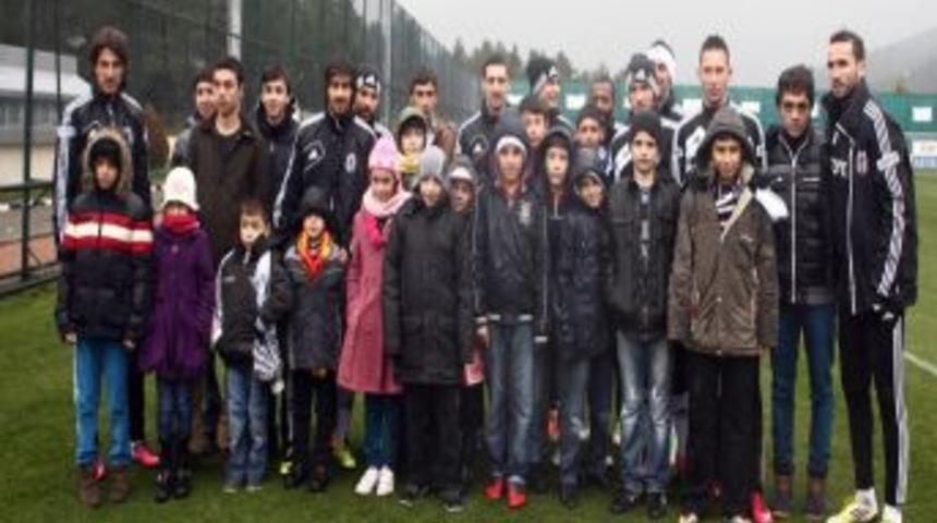 Beşiktaş'a Vakıf &Ouml;ğrencilerinden Moral Ziyareti