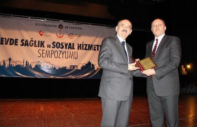 Evde Sağlık Ve Sosyal Hizmetler Sempozyumu