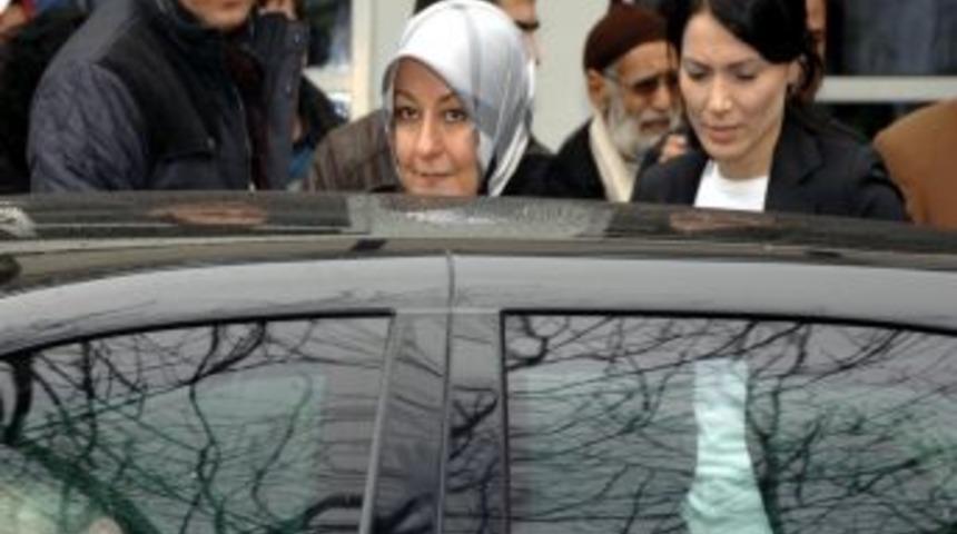 Hayr&uuml;nnisa G&uuml;l, Hastanedeki Babasının Yanında 5 Saat Kaldı