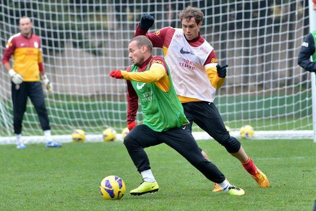 Galatasaray'da, Bursaspor Maçı Hazırlıklarına Amrabat'ta Katıldı