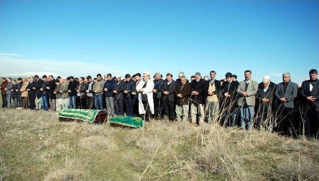 Nevşehir de Sobadan Zehirlenen Anne Ve Bebeği, Adıyaman da Toprağa Verildi 1