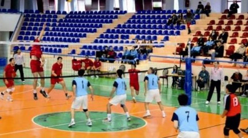 Muğlalı &Uuml;niversiteliler Voleybol Ligine İyi Başladı