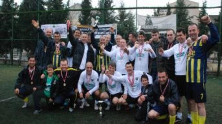 Akhisar 4. Nostalji Halı Saha Futbol Turnuvası Sona Erdi