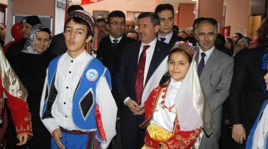 Mesleki Eğitim Kursiyerlerinden Elişi Sergisi