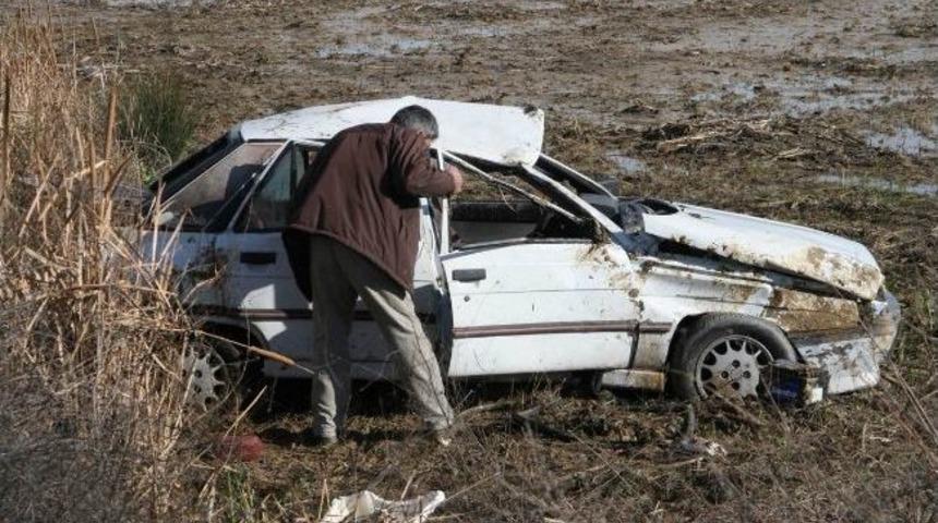 Ayvalık&rsquo;ta Cenaze Yolunda Kaza: 4 Yaralı
