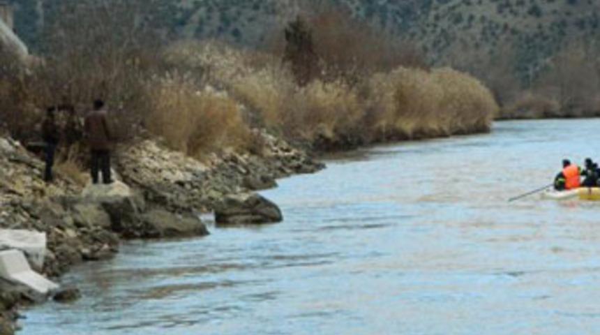 Kamyonet Kızılırmak'a u&ccedil;tu; 1 kayıp