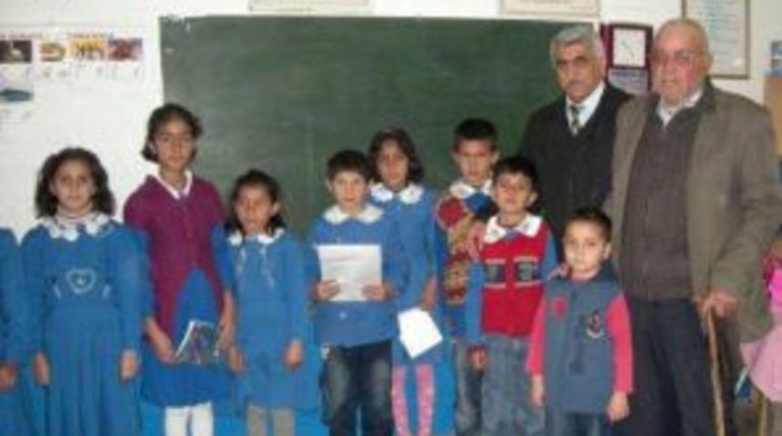 Torunlar dedelerinin okulunu ziyaret etti