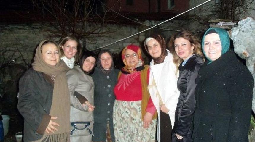 Ak Partili Hanımlar Yaşlıların Yanında