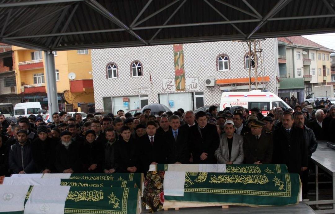 Zehirlenen Anne Ile &Ccedil;ocukları Bartın'da Toprağa Verildi
