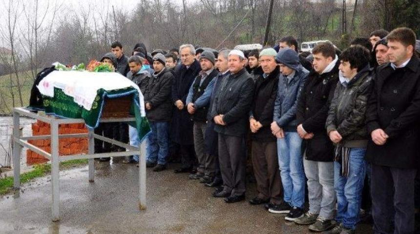 Arkadaş Kurbanı Olan &Uuml;niversiteli &Ouml;ğrenci Toprağa Verildi