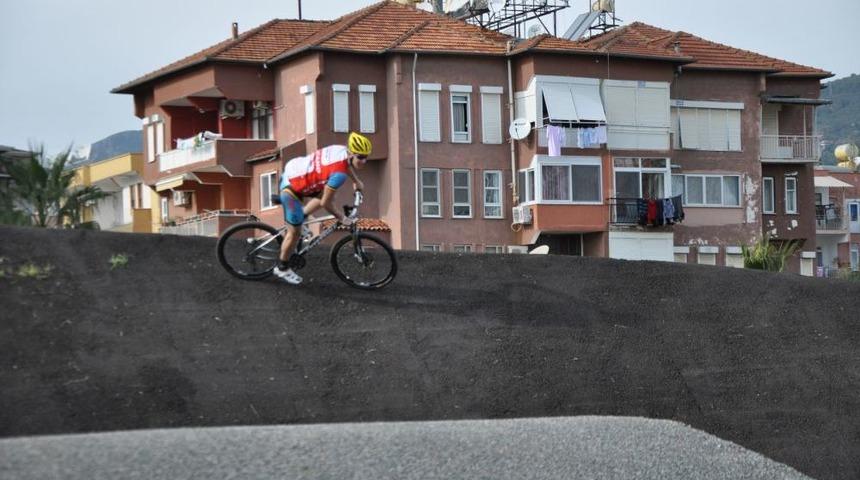 T&uuml;rkiye&rsquo;nin İlk BMX Pisti Test Edildi