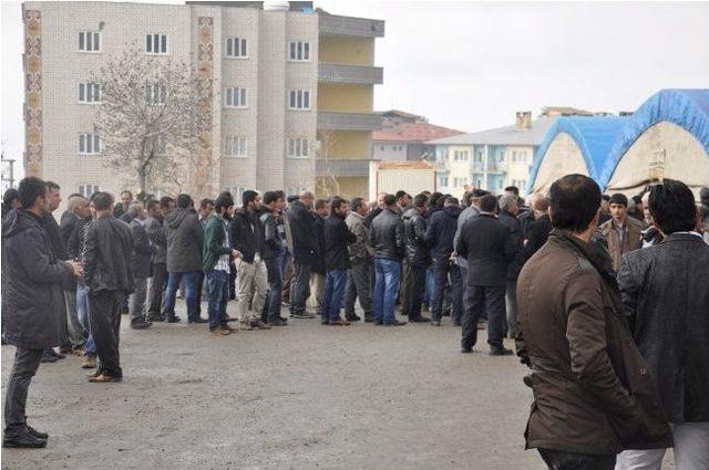 Bdp li Kaplan Heyelandan Ölenlerin Taziyesine Katıldı 2