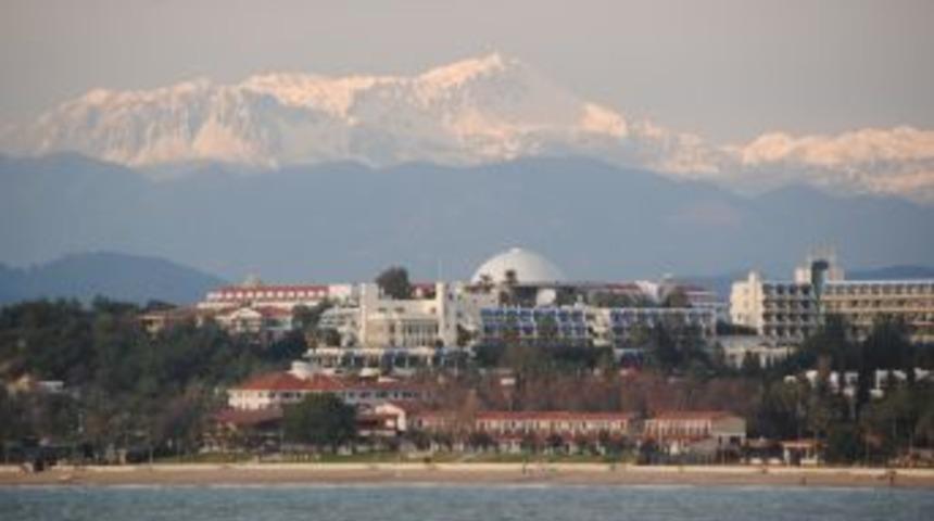 Manavgat'ın Y&uuml;ksek Kesimlerine Kar Yağdı