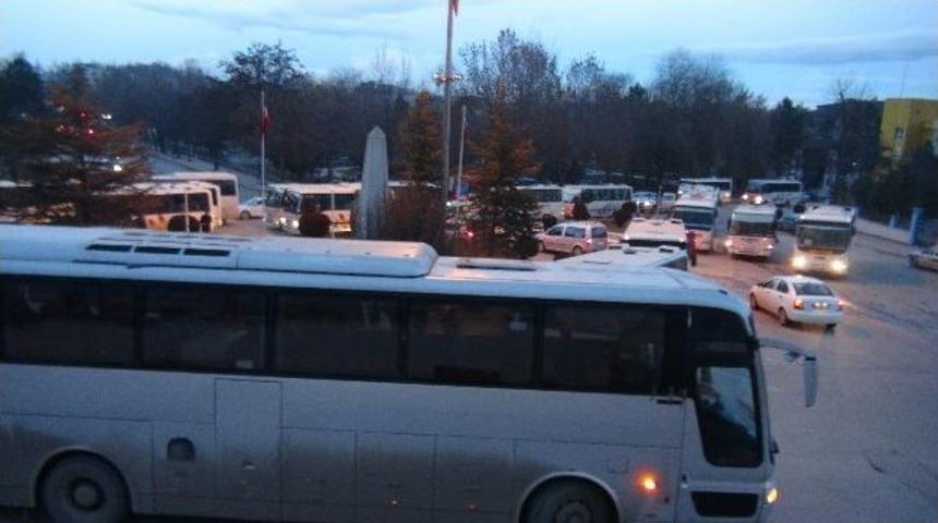 Otob&uuml;slerle Eylem Yaptılar