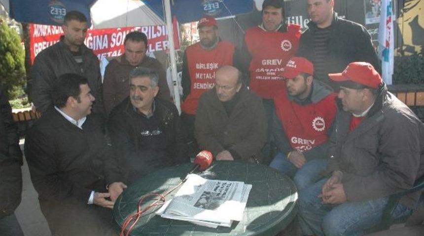 Profes&ouml;rlerden Grevdeki İş&ccedil;ilere Destek