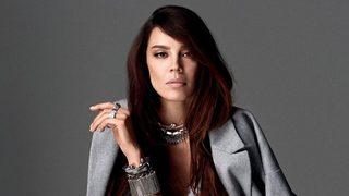 Azra Akın 17 yaşındaki fotoğrafını paylaştı