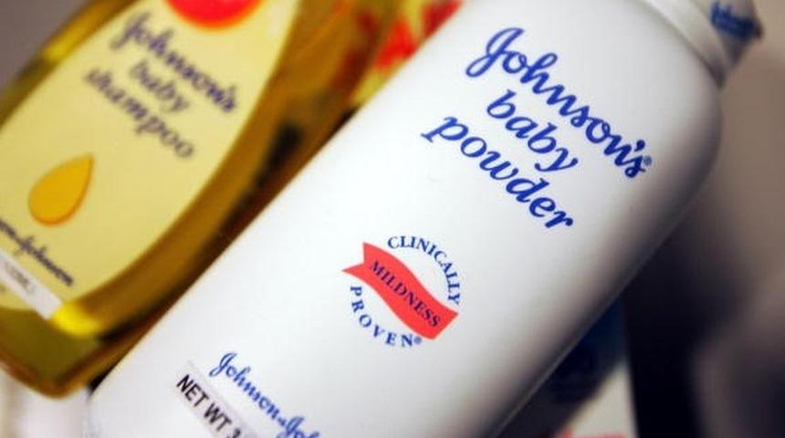 Talk pudrası skandalı: Johnson & Johnson kansere yakalanan 22 kadına toplam 4,7 milyar dolar ödemeye mahkûm edildi