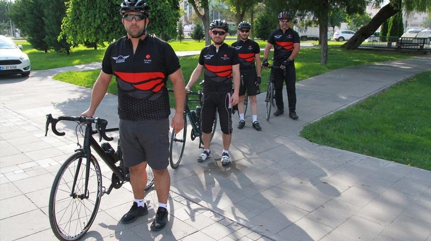 15 Temmuz şehitleri i&ccedil;in 350 kilometre pedal &ccedil;evirecekler