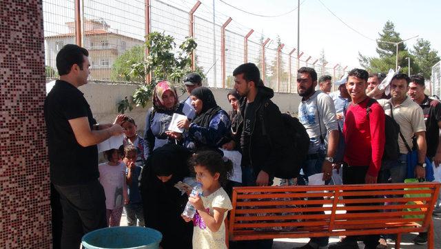 Bayram ziyaretine giden 37 bini aşkın Suriyeli döndü