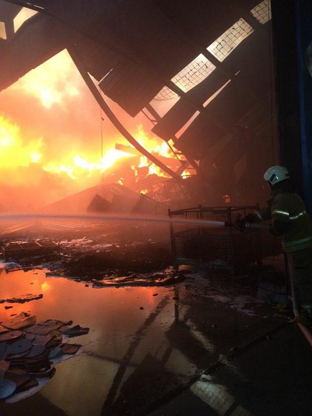 Torbalı'da tekstil fabrikasında yangın
