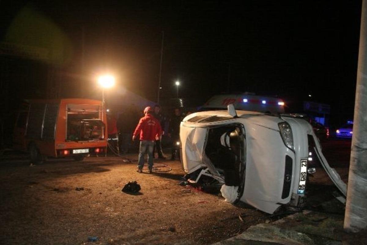 Erzincan&rsquo;da Trafik Kazası: 1 &Ouml;l&uuml;, 2 Yaralı