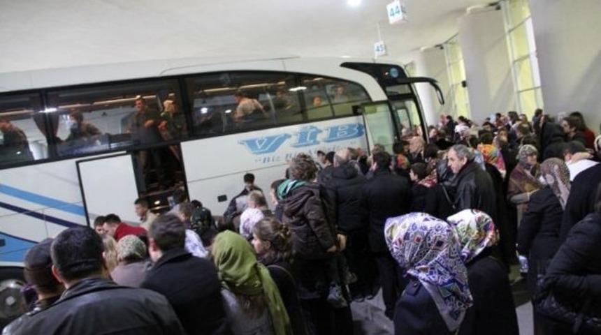 Sakarya&rsquo;da 2013&rsquo;&uuml;n İlk Umre Kafilesi Dualarla Uğurlandı
