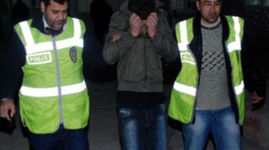 Hırsızlık Ş&uuml;phelisi Evin Penceresinde Yakalandı