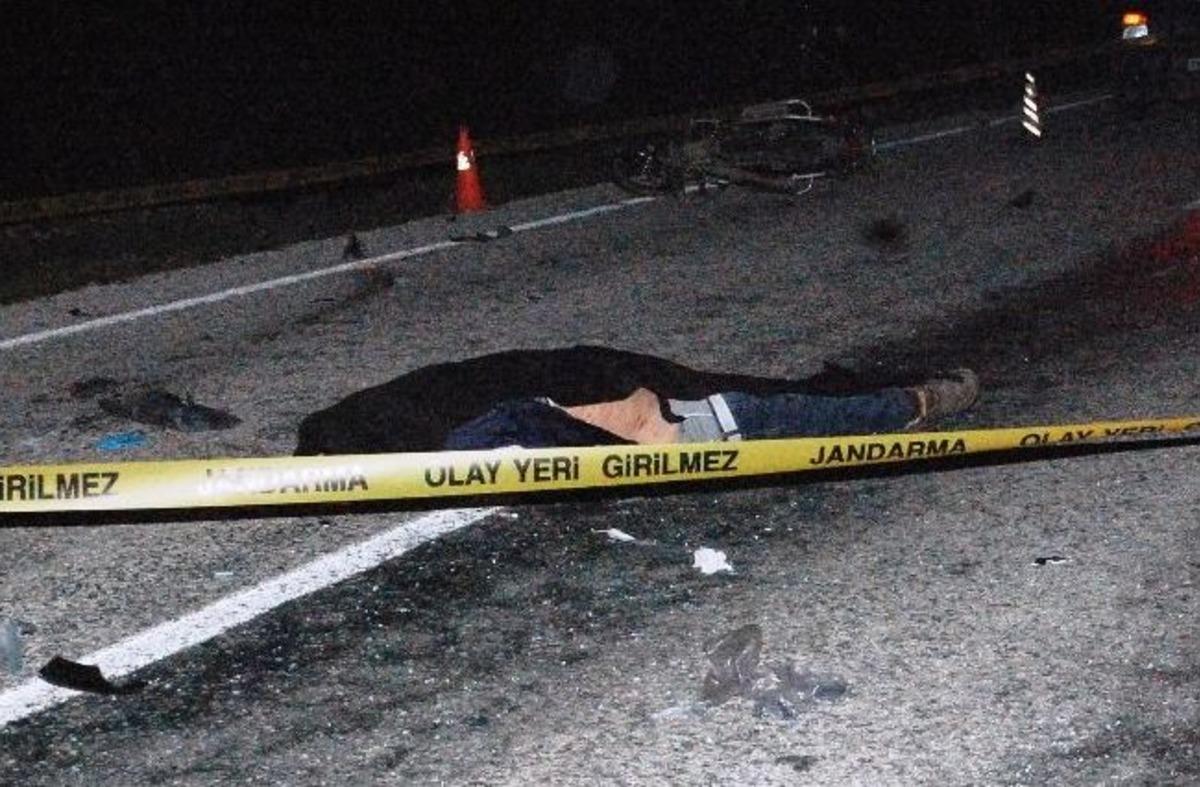 Otomobille Motosiklet &Ccedil;arpıştı: 1 &Ouml;l&uuml;