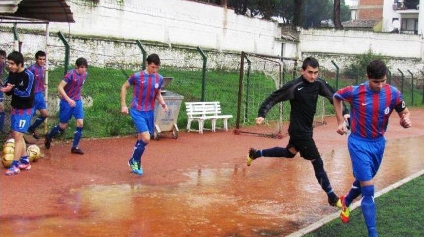 Sara&ccedil;oğlu Stadı'nda Koşu Pistinde Biriken Suya K&ouml;pr&uuml;l&uuml; &Ccedil;&ouml;z&uuml;m