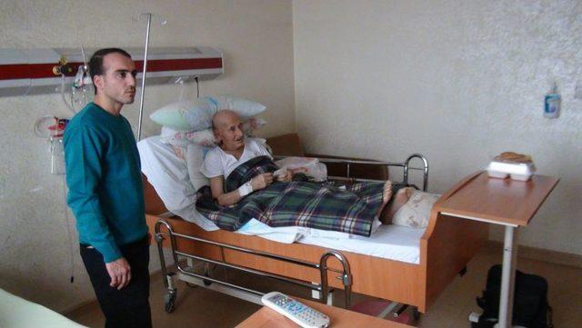 Bitlis’te Kırık Kalça Kemiği, Narkozsuz Ameliyat Edildi