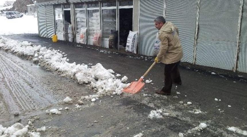 Van&rsquo;da Kar Yağışı