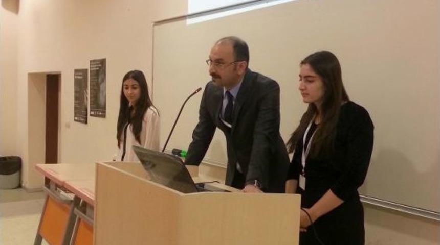 Fırat &Uuml;niversitesi &Ouml;ğrencileri Akademik Bilişim 2013 Konferansı'na Katıldı