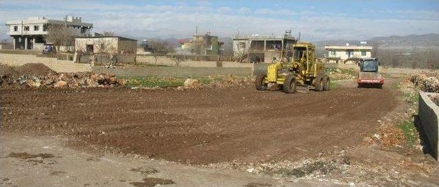 İl Özel İdaresi, Fakılı Köyünün Tüm Sokaklarında Genişletme Ve Kumlama Çalışması Başlattı