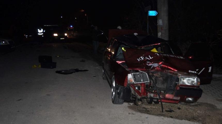 Elmalı'da Trafik Kazası: 2 &Ouml;l&uuml;, 3 Yaralı
