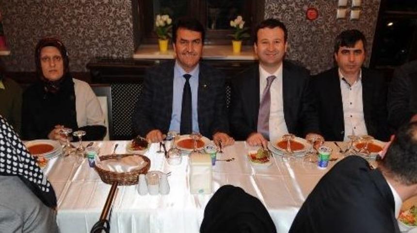 Başkan D&uuml;ndar Projelerini Mahalle Temsilcilerine Anlattı