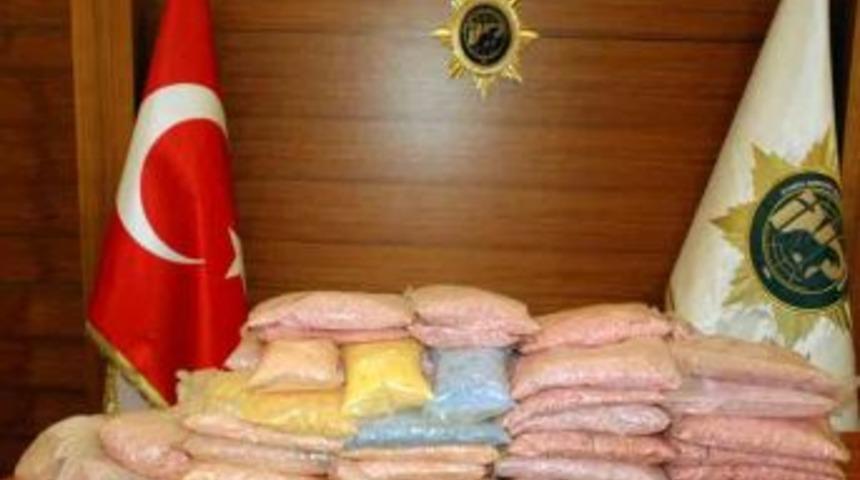 Limandaki TIR'dan Y&uuml;z Binlerce Uyuşturucu Hap &Ccedil;ıktı