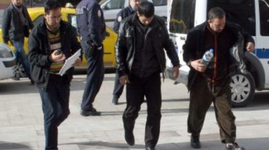 Ş&uuml;pheli Şahıslardan 8 Kilo Esrar &Ccedil;ıktı