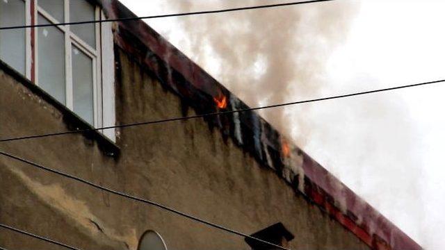 Giresun'da Çatı Yangını Korkuttu