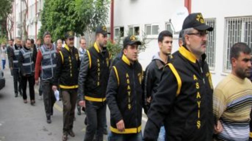 Hırsızlıktan Aranan 22 Kişi, Şafak Operasyonuyla Yakalandı