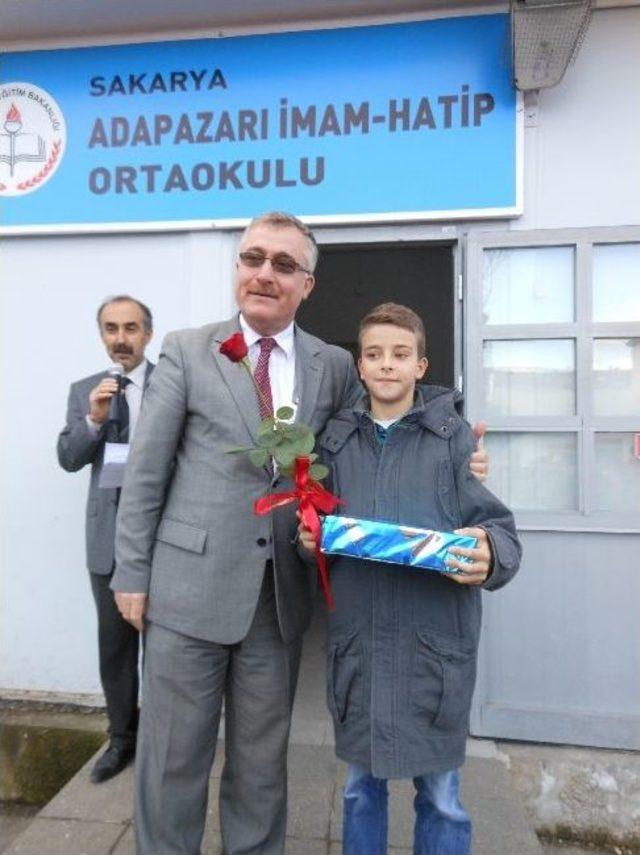 Adapazarı İmam Hatip Ortaokulu'nda Başarılı Öğrenciler Ödüllendirildi