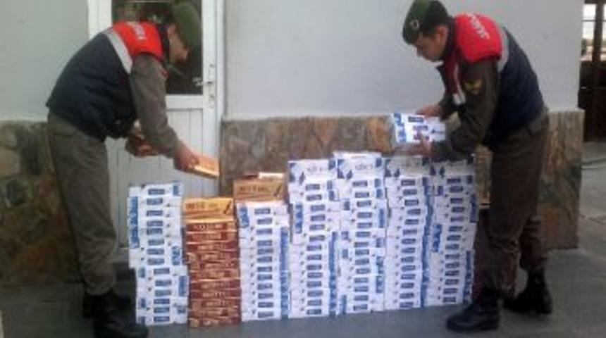 Otomobilinden İki Bin İki Y&uuml;z Paket Ka&ccedil;ak Sigara &Ccedil;ıktı