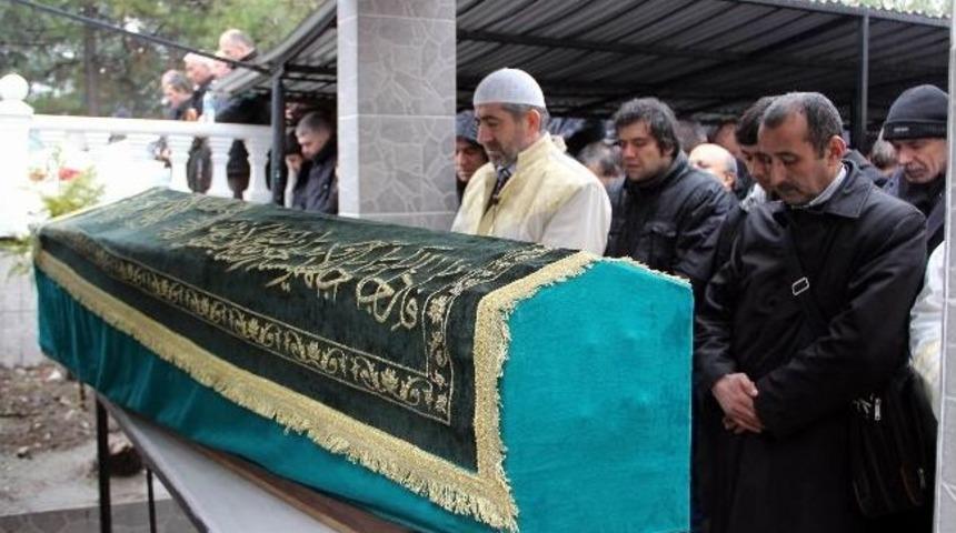 İntihar Eden M&uuml;teahhit Toprağa Verildi