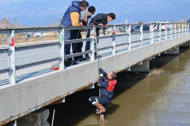 Dört Kişilik Aileyi Arama Çalışmaları Sürüyor