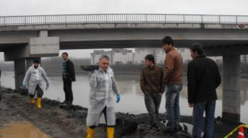 Yeşilırmak Nehri'ne Atladığı Ileri S&uuml;r&uuml;len Şahsın Cesedi Bulundu